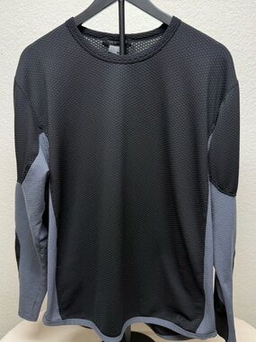 Men's Two-Tone Black & Gray Long-Sleeve Performance Shirt